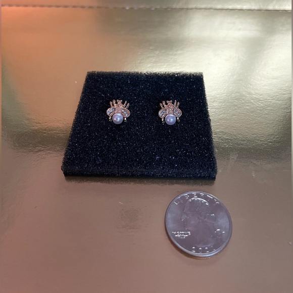 Gold Sweet honey bee artificial pearls rhinestones ear stud earrings. Gold - Picture 8 of 8